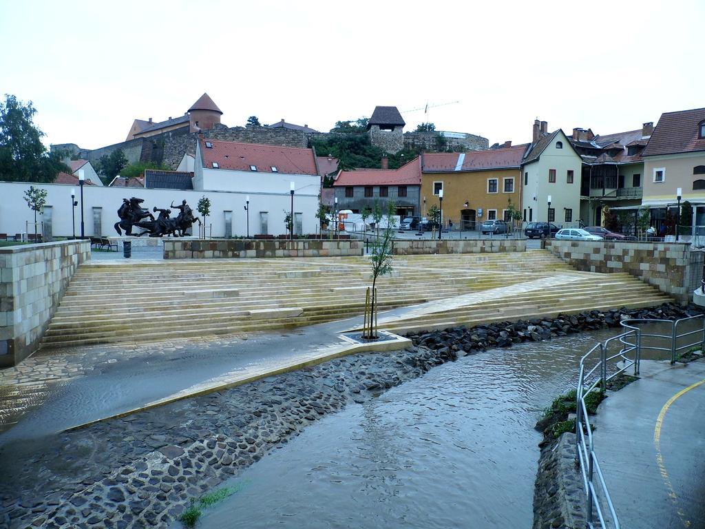 Relax * Eger